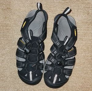 KEEN Men's Size 9.5 Clearwater CNX Water Outdoor Sandals